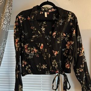 Anthropologie Pilcro cropped top - black w/floral print